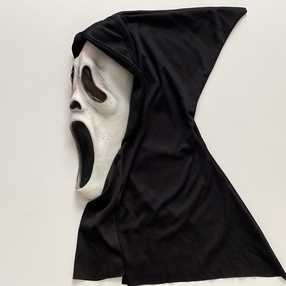 Scream White Ghost Face Halloween Mask and Hood - Picture 3 of 8